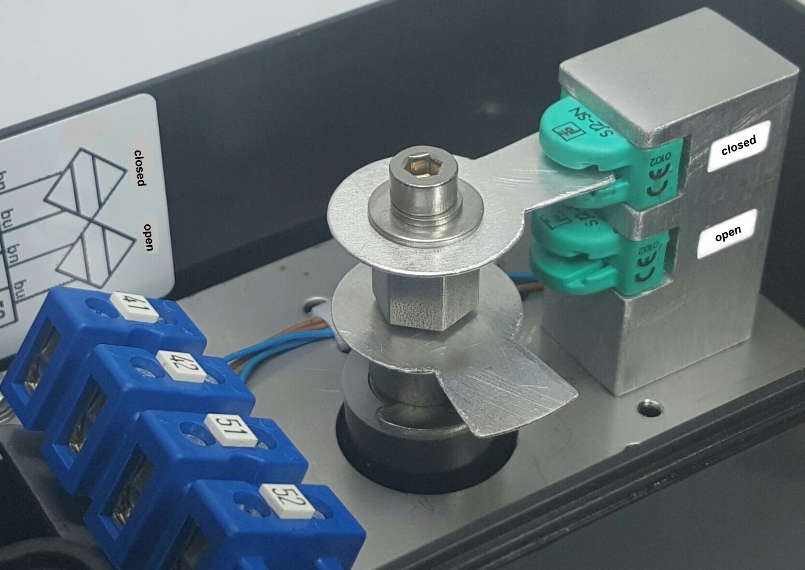 Ex i ... 8 V DC valve position indicator for valve automation